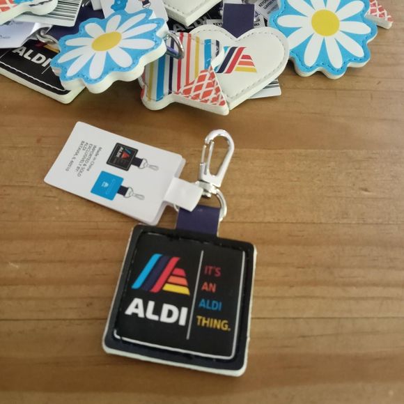 ALDI Super Fan Keychain Its An Aldi Thing 2024 Collection Quarter Keeper NWT - Picture 1 of 3